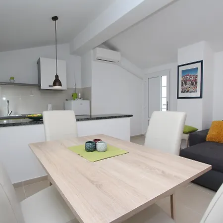 公寓 Sorriso 罗维尼