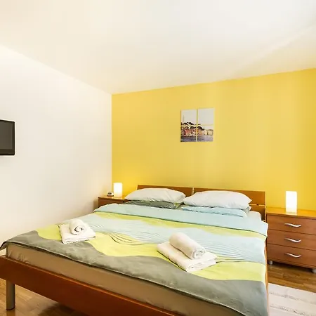 公寓 Sorriso 罗维尼